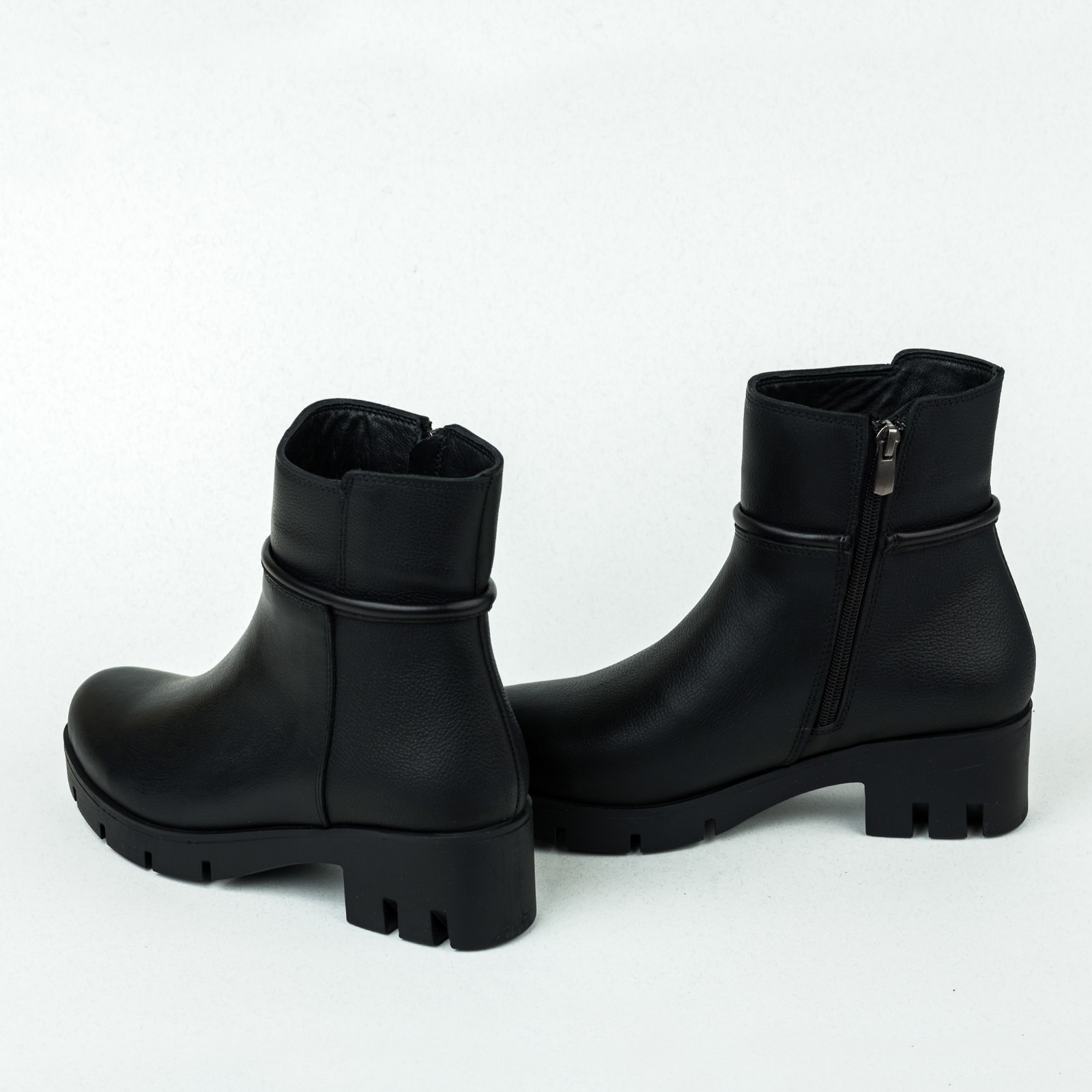 Leather ankle boots B043 - BLACK