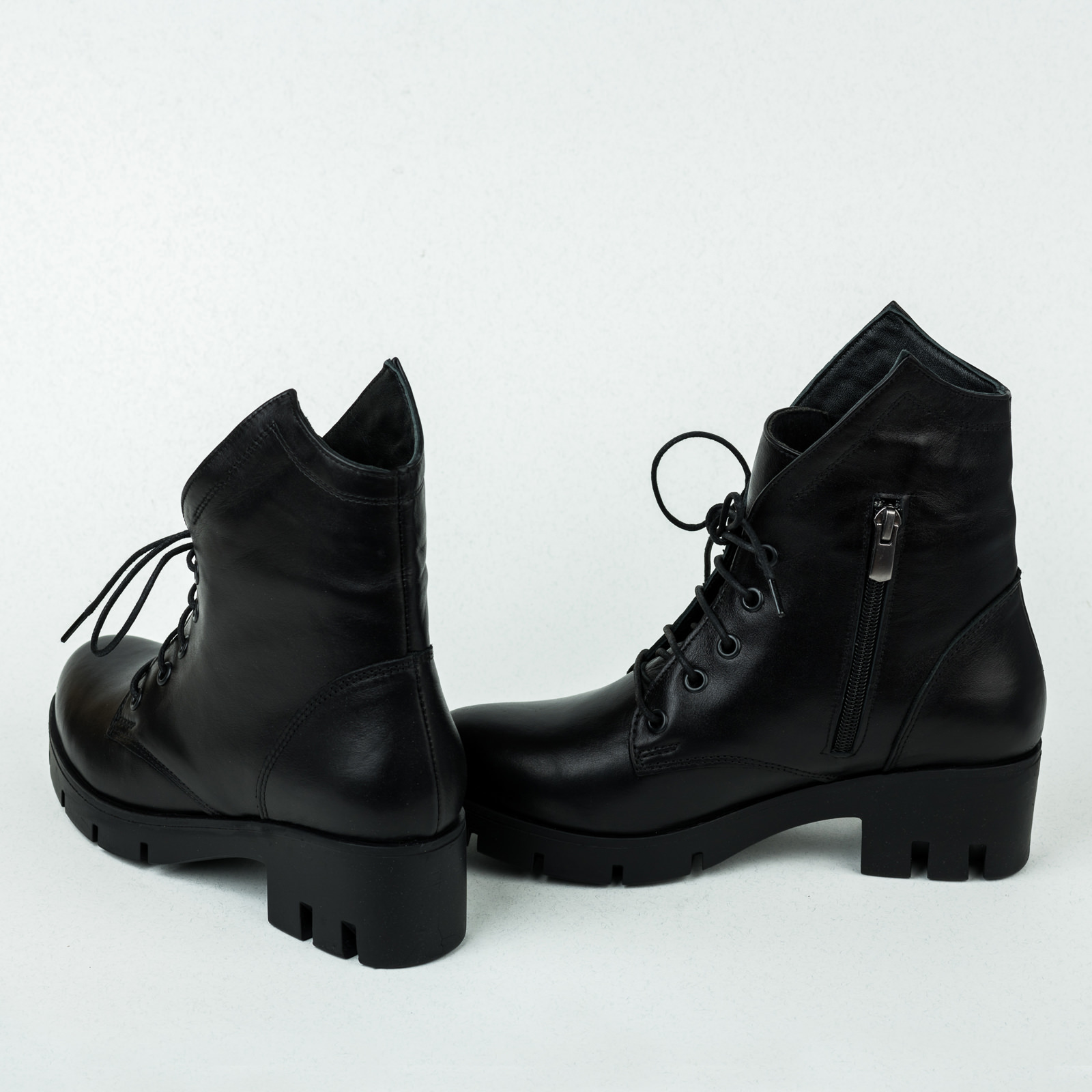 Leather ankle boots B055 - BLACK