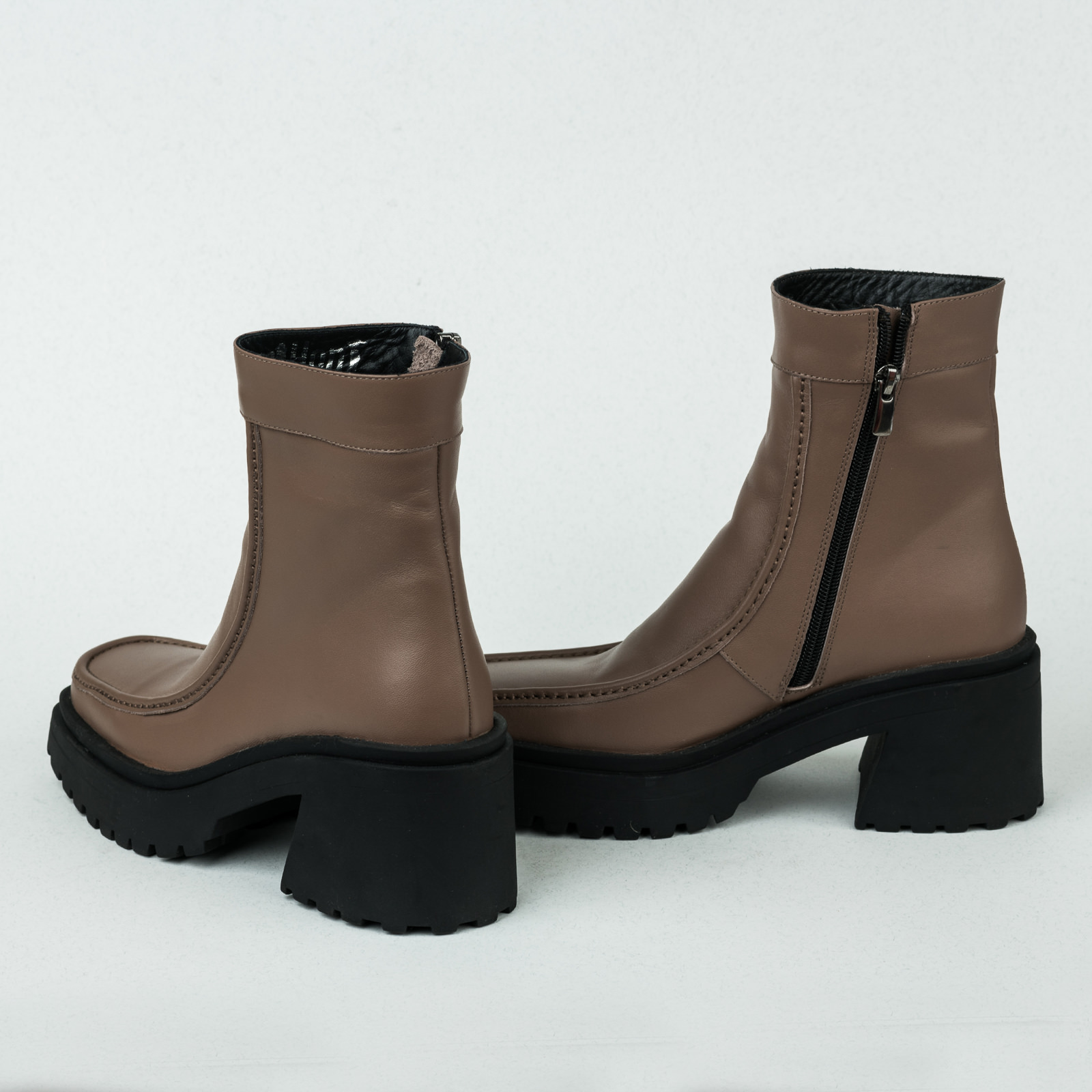 Leather ankle boots B082 - BROWN