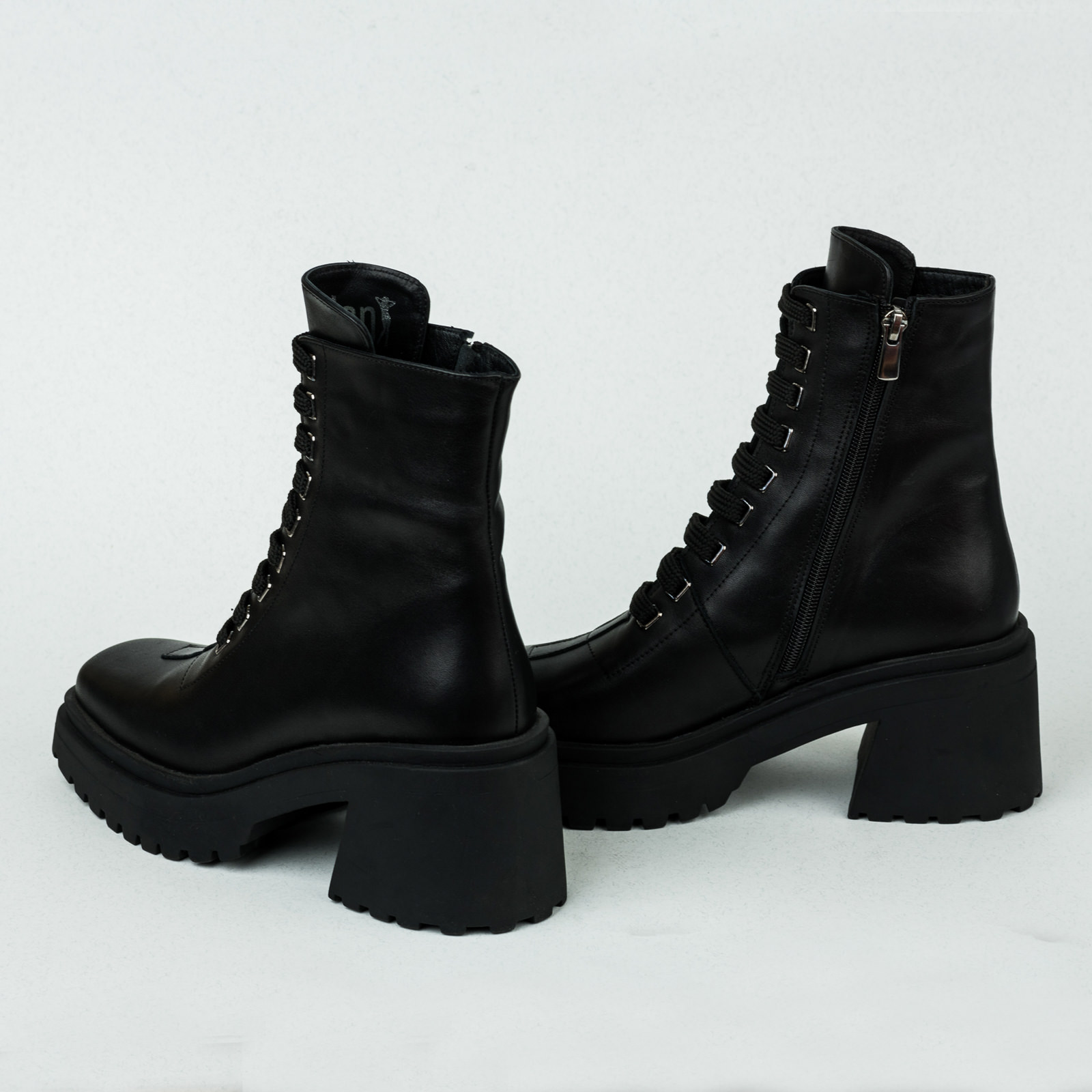 Leather ankle boots B085 - BLACK