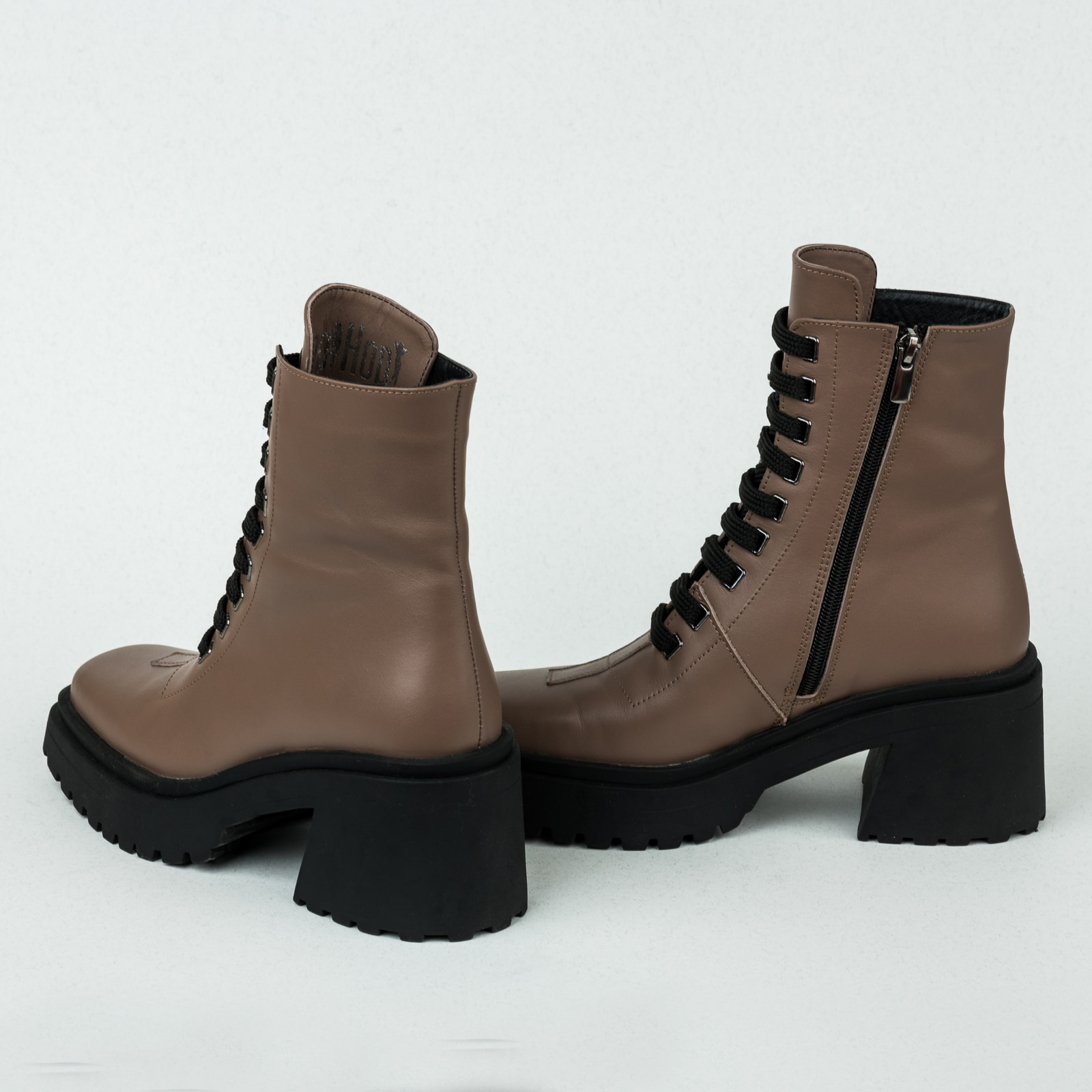 Leather ankle boots B085 - BROWN