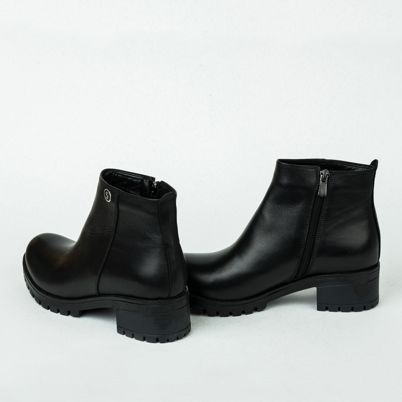 Leather ankle boots B235 - BLACK