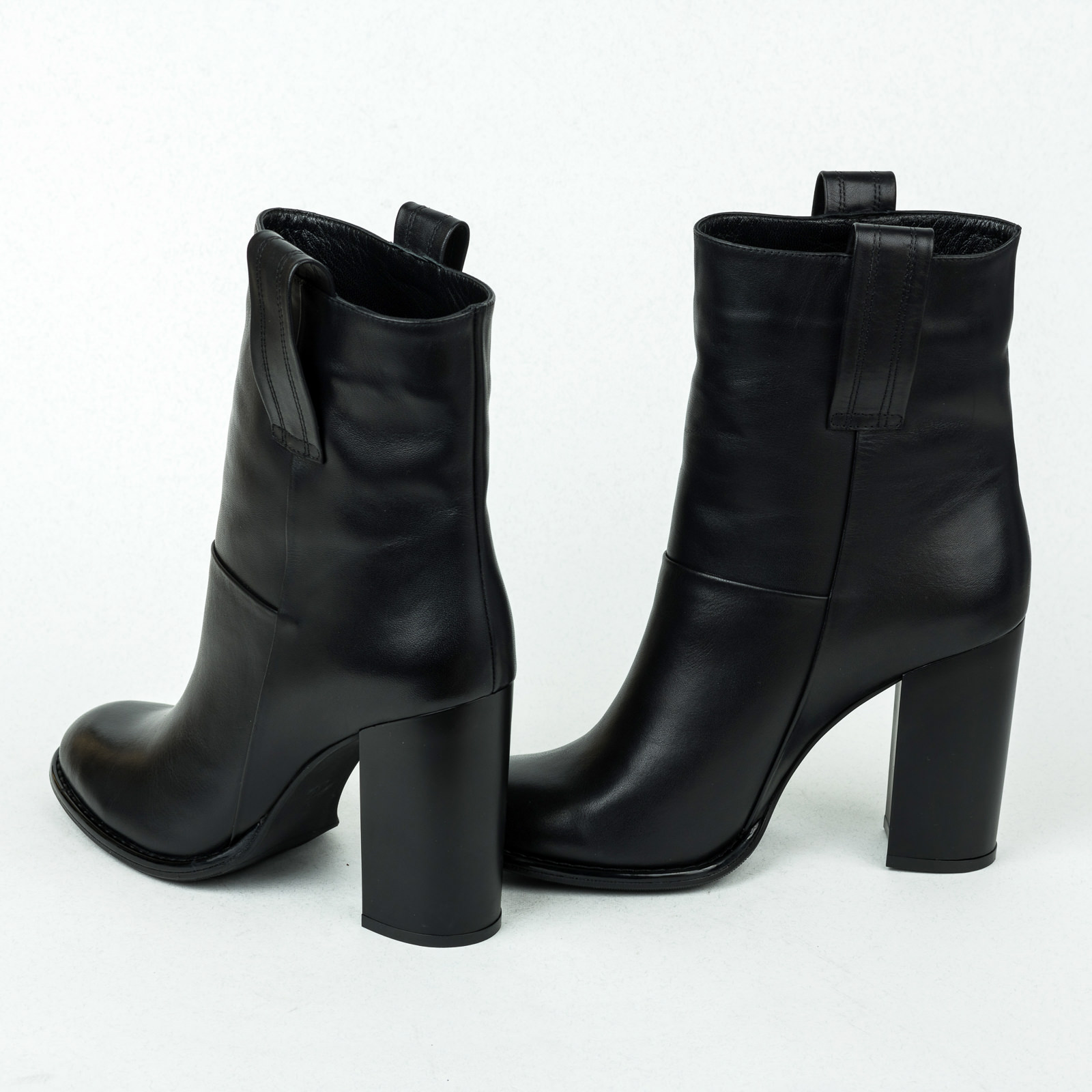 Leather ankle boots B305 - BLACK