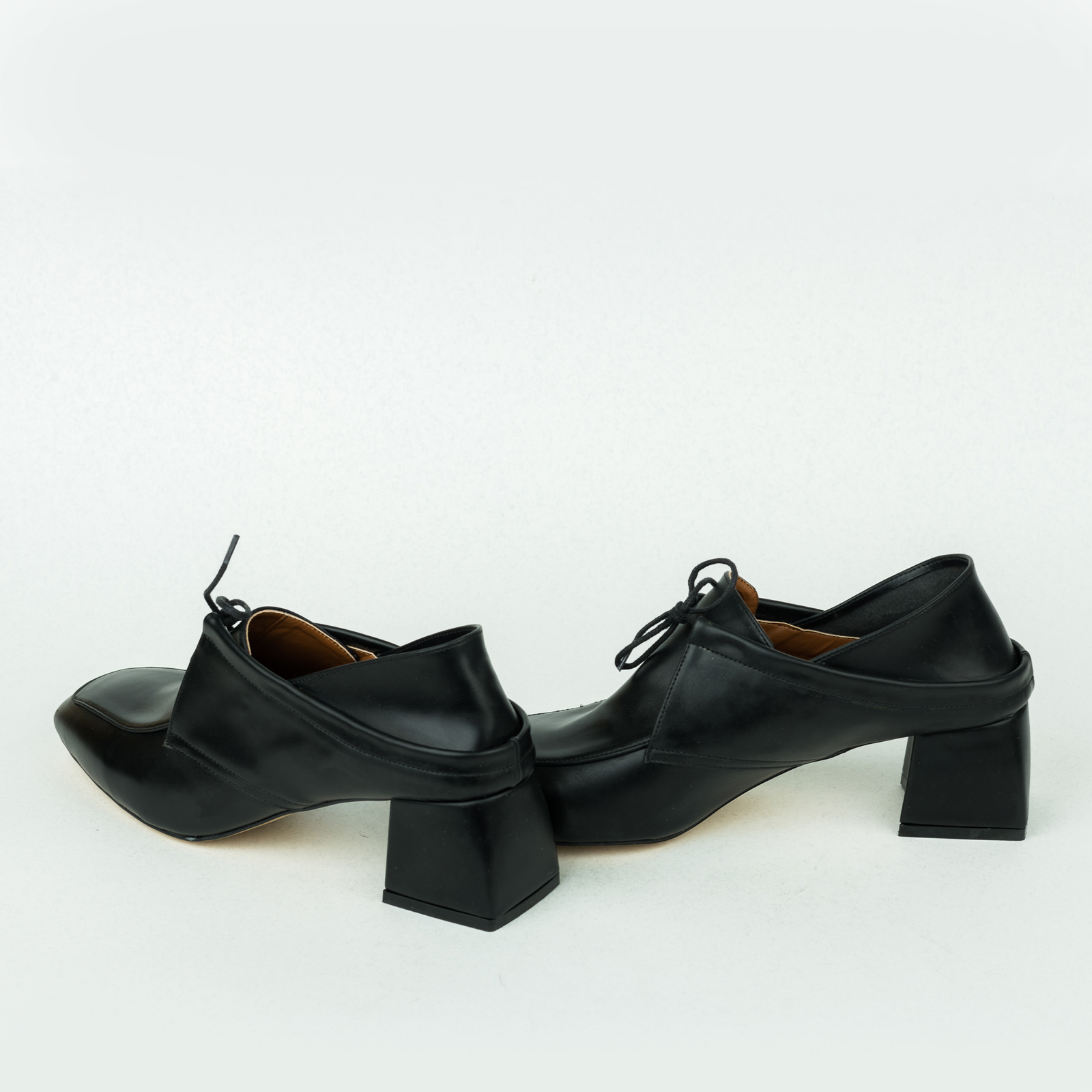 Női hétköznapi és lapos cipő B341 - FEKETE