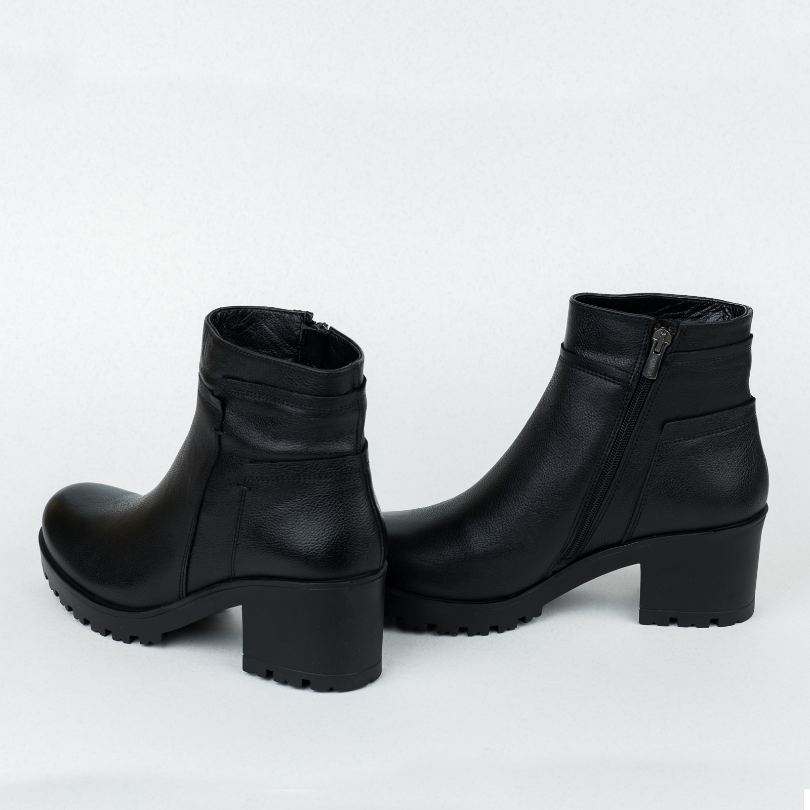 Leather ankle boots B439 - BLACK