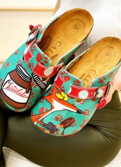 Patterned women clogs CHOCOLATE - GREEN