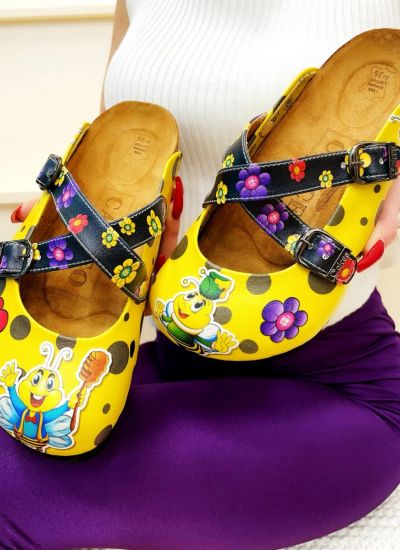 Patterned women clogs BEE - YELLOW