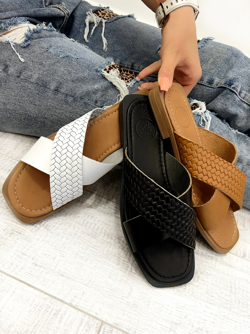 Leather slippers D687 - VNS - CROSS STRAP - BLACK