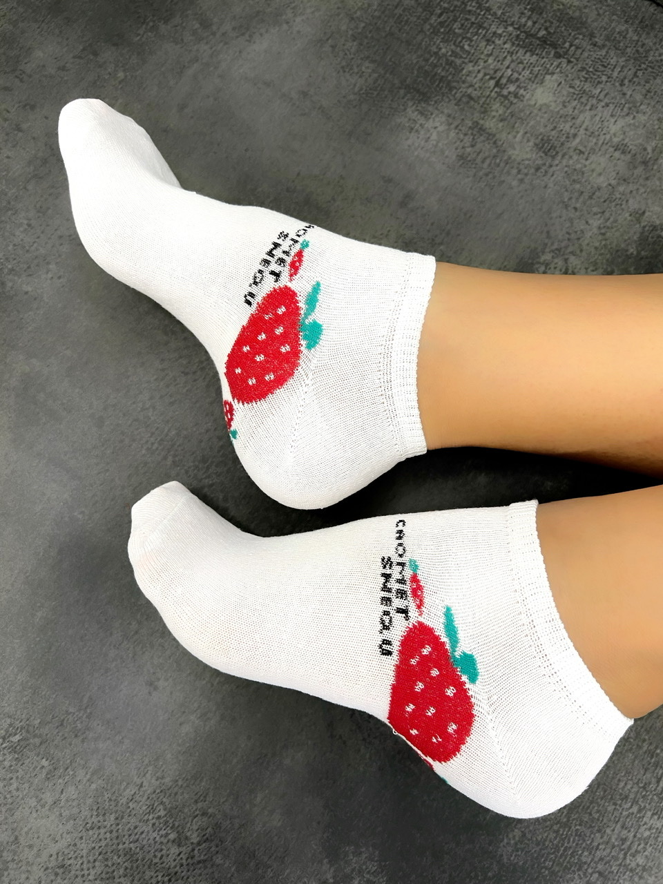 ČARAPE D767 - STRAWBERRY - 1 PAIR - BELA