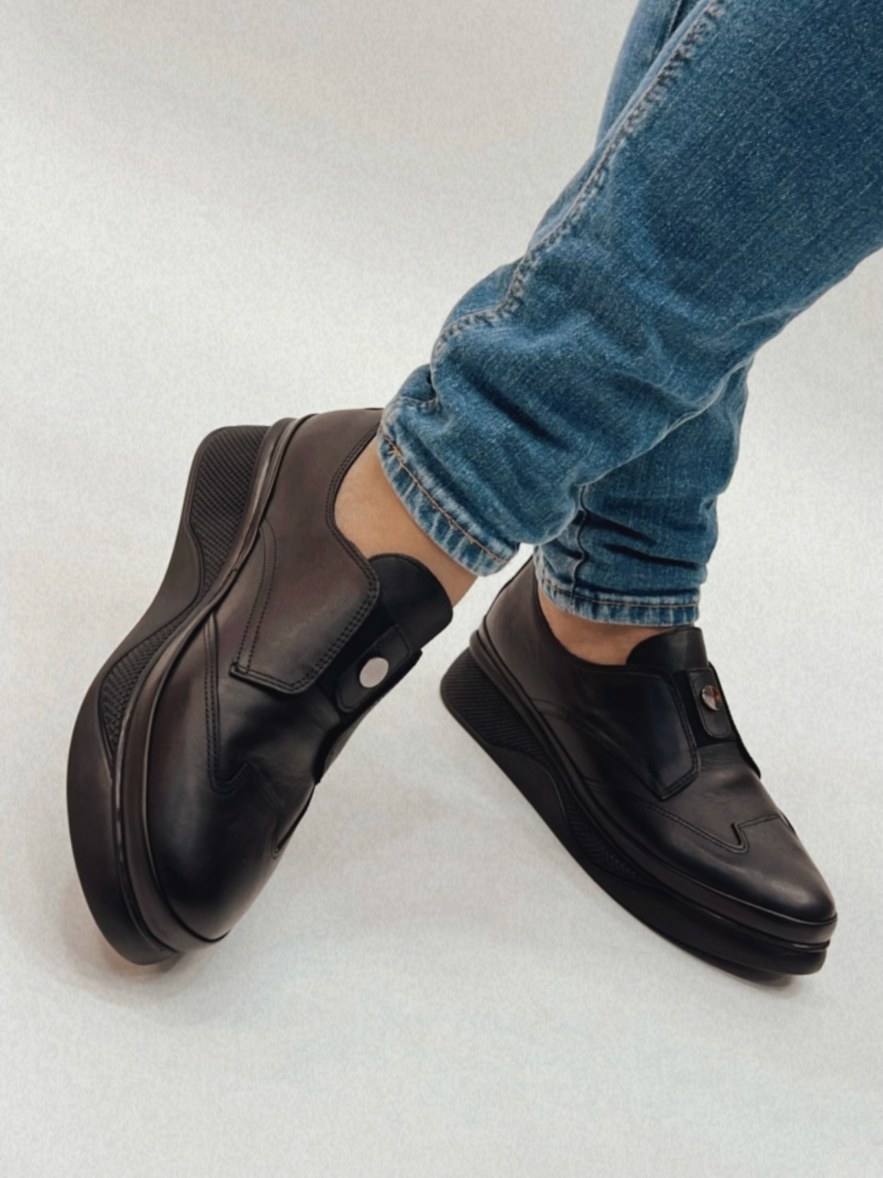 Leather sneakers E077 - BLACK