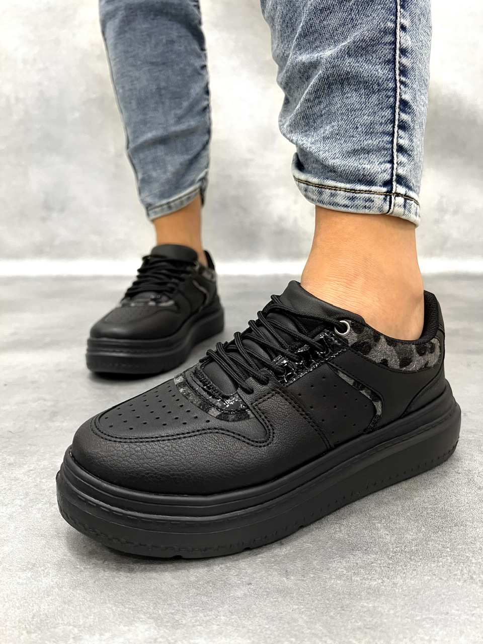 Women sneakers E083 - BLACK