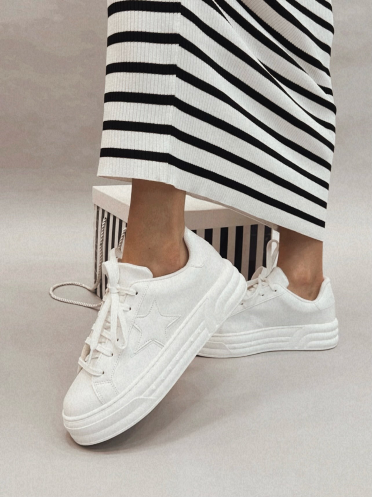 Women sneakers E272 - WHITE