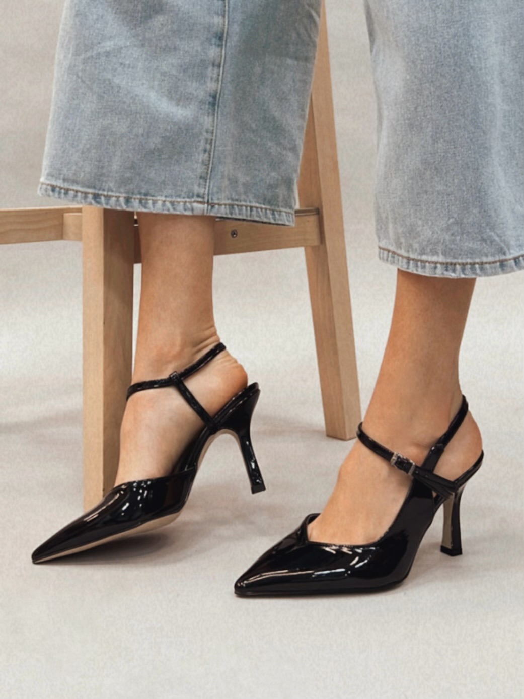 Women sandals E277 - BLACK