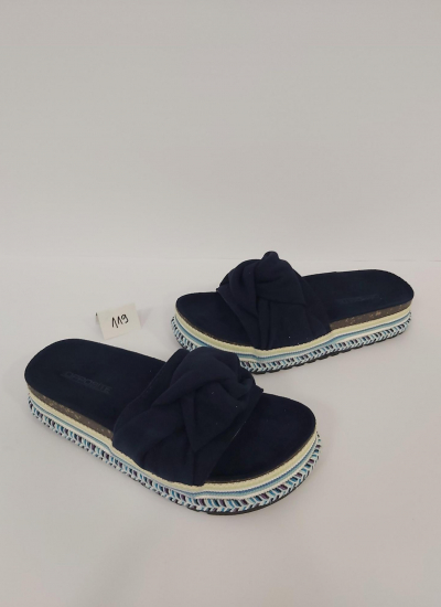 Women Slippers and Mules LP066202