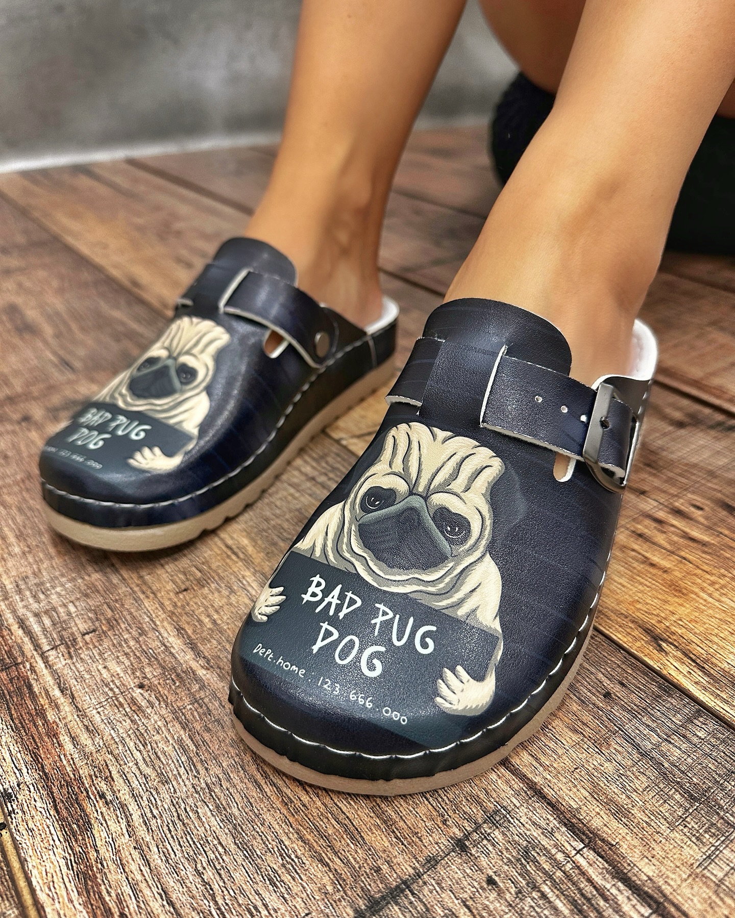 Patterned women clogs E438 - BLACK