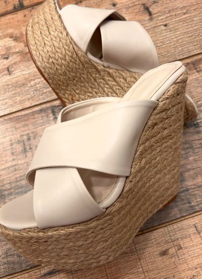 Women Slippers and Mules E472 - BEIGE