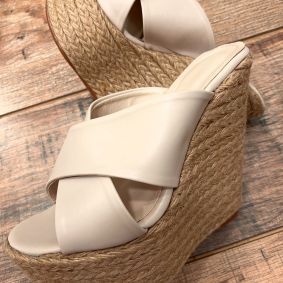 Women Slippers and Mules E472 - BEIGE