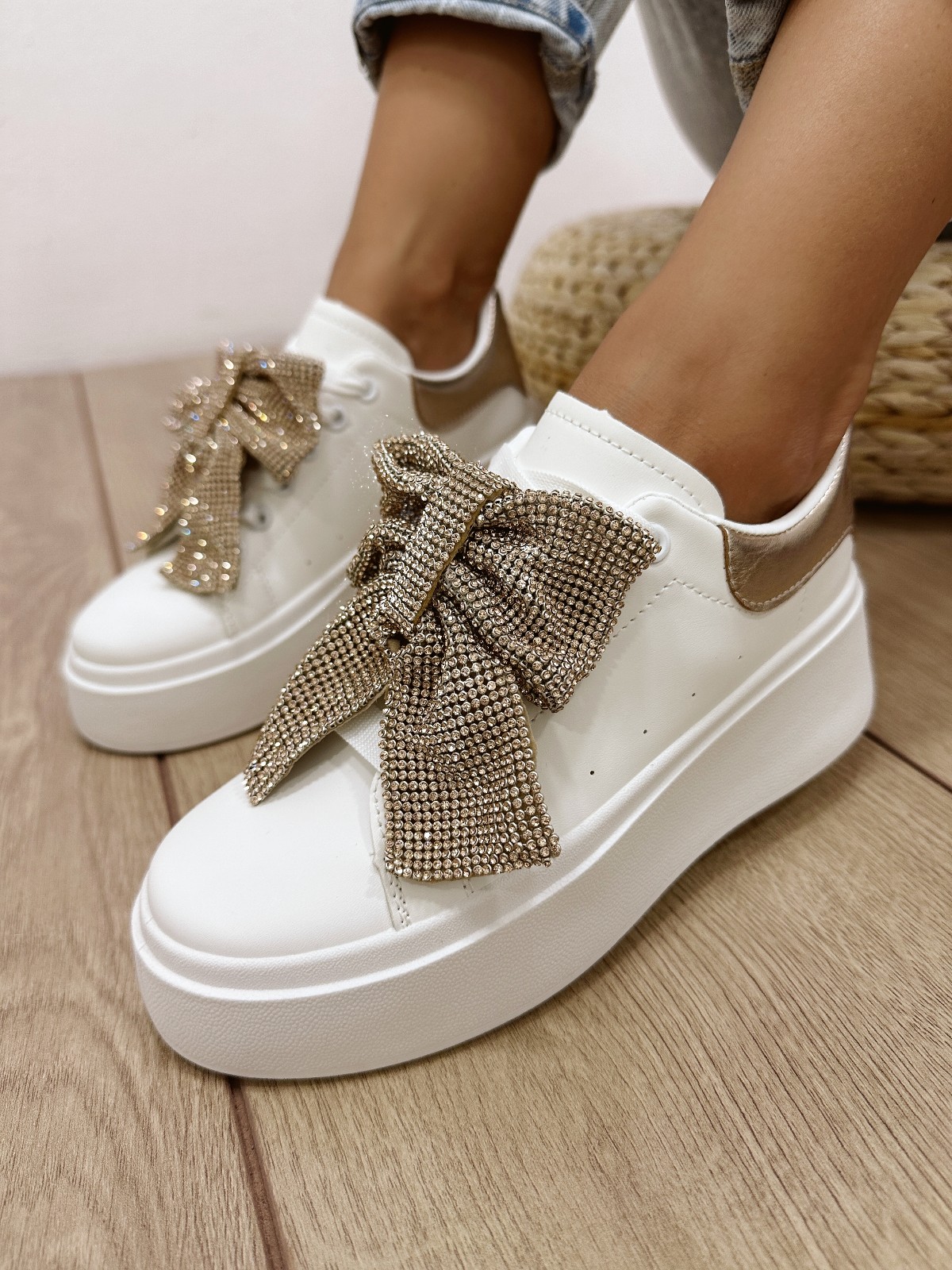 Women sneakers E521 - WHITE