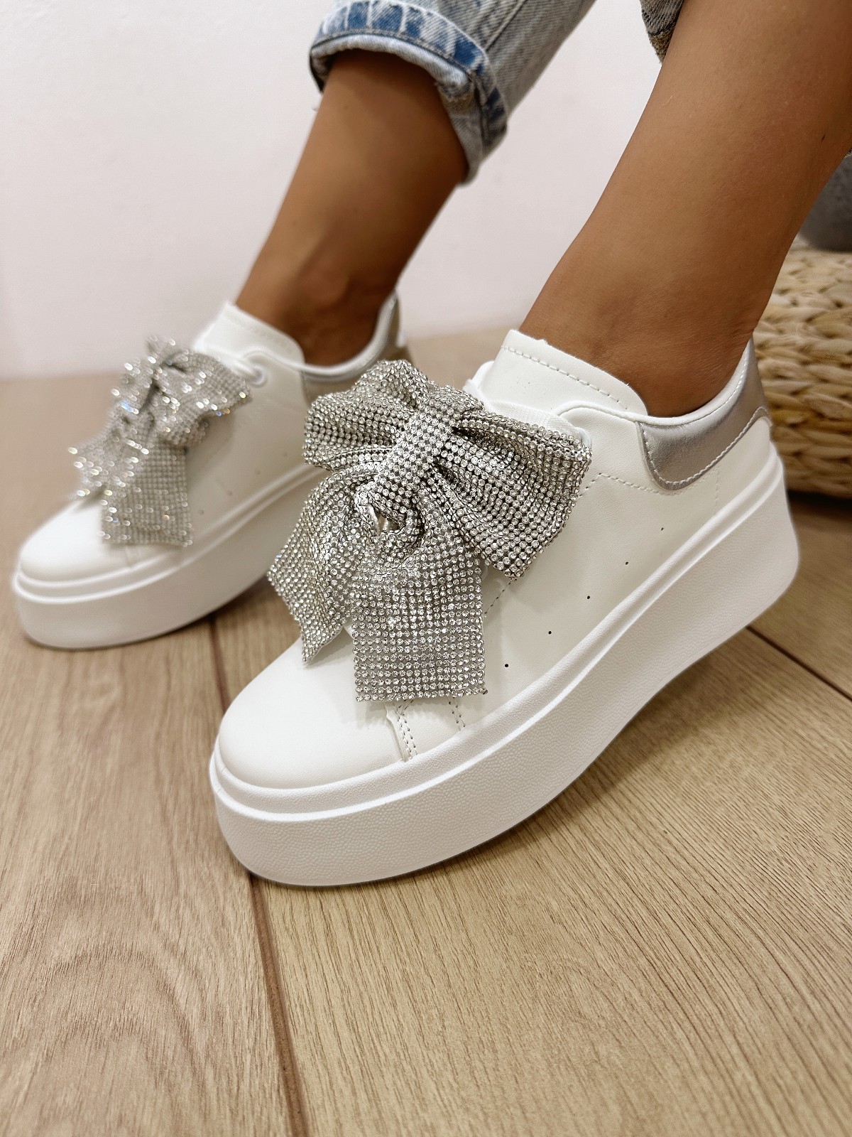 Women sneakers E521 - WHITE