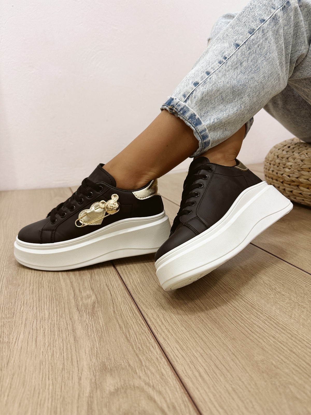 Women sneakers E524 - BLACK