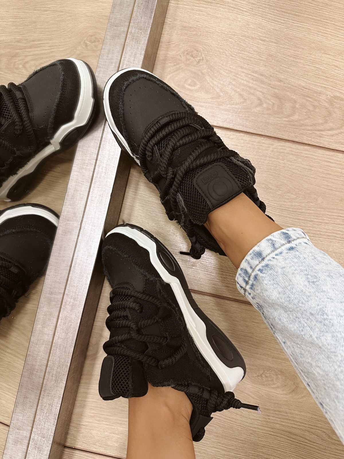 Women sneakers E527 - BLACK