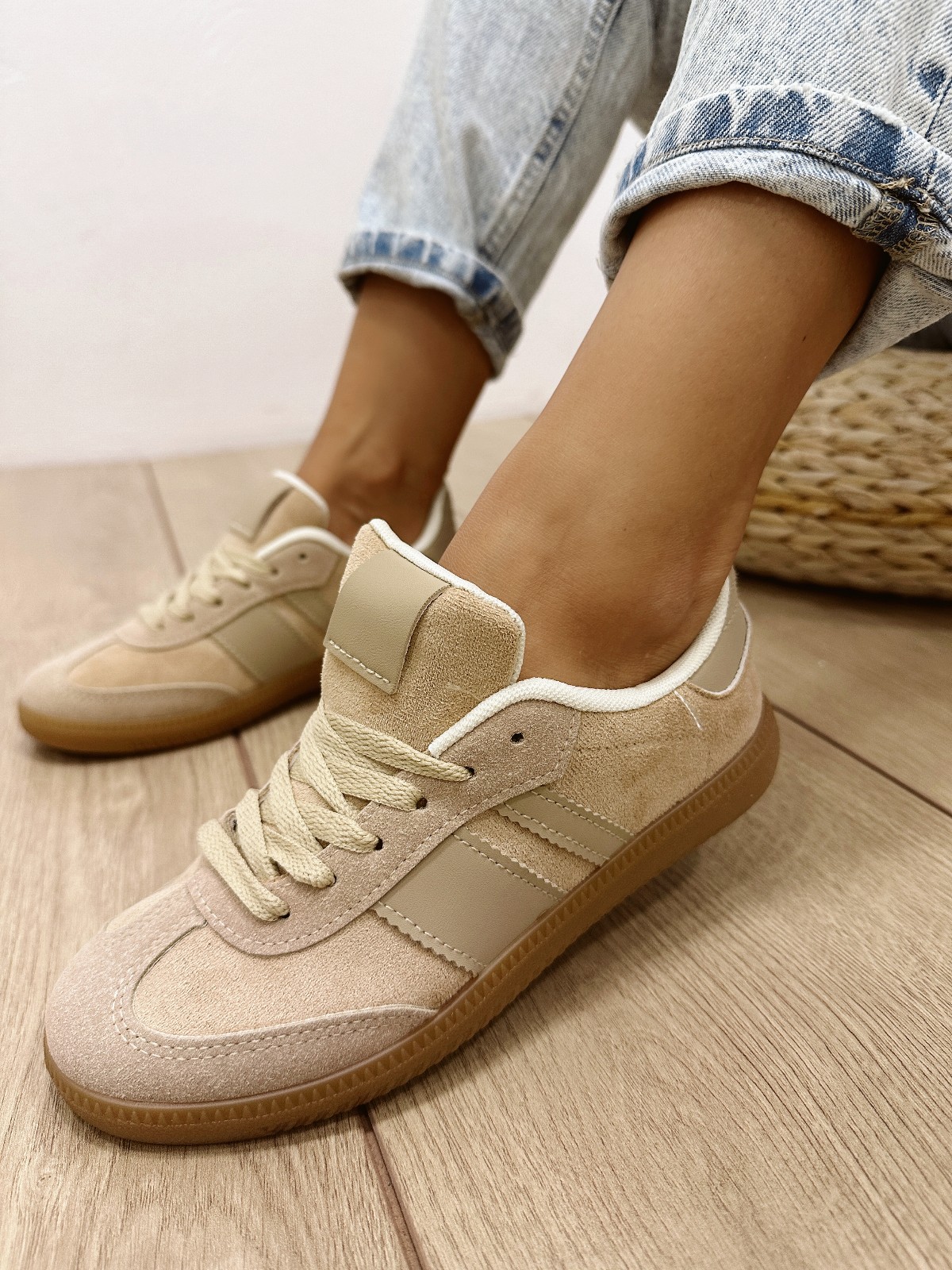 Women sneakers E528 - BEIGE