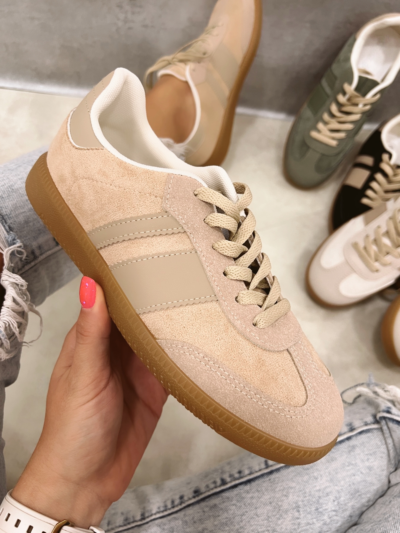 Women sneakers E528 - BEIGE