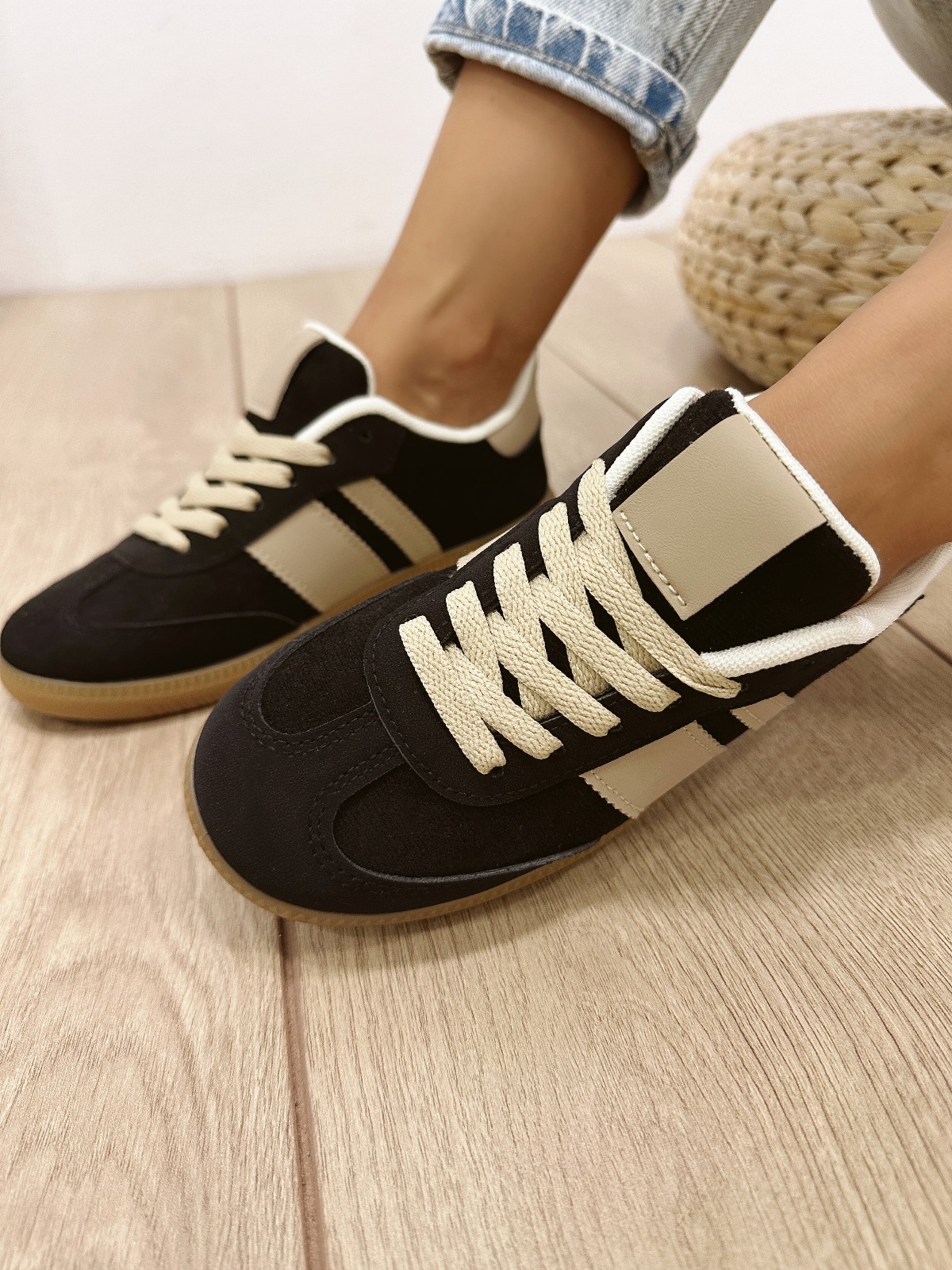 Women sneakers E528 - BLACK