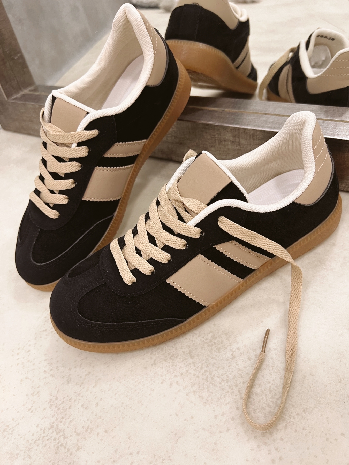 Women sneakers E528 - BLACK