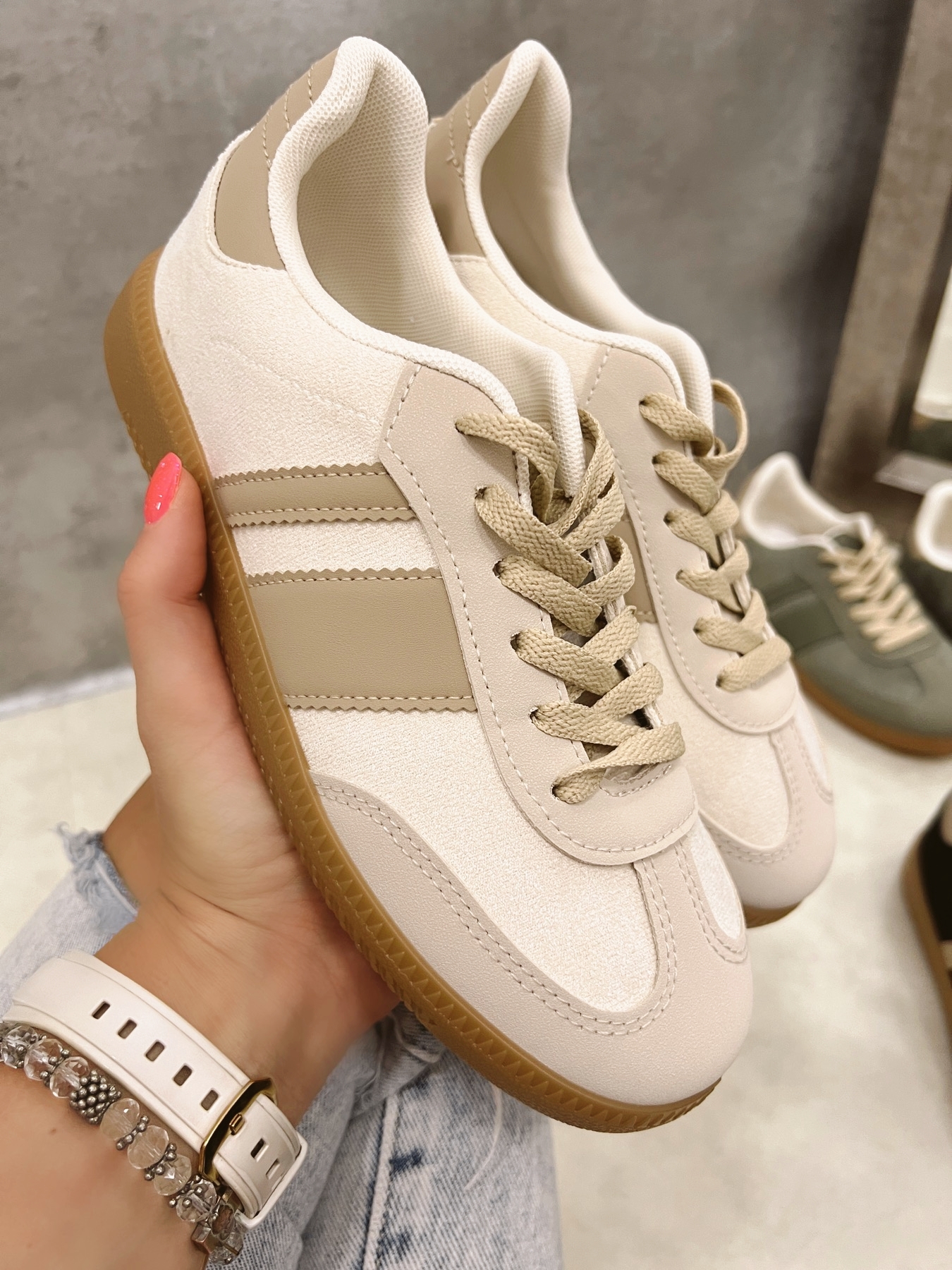 Women sneakers E528 - LIGHT BEIGE