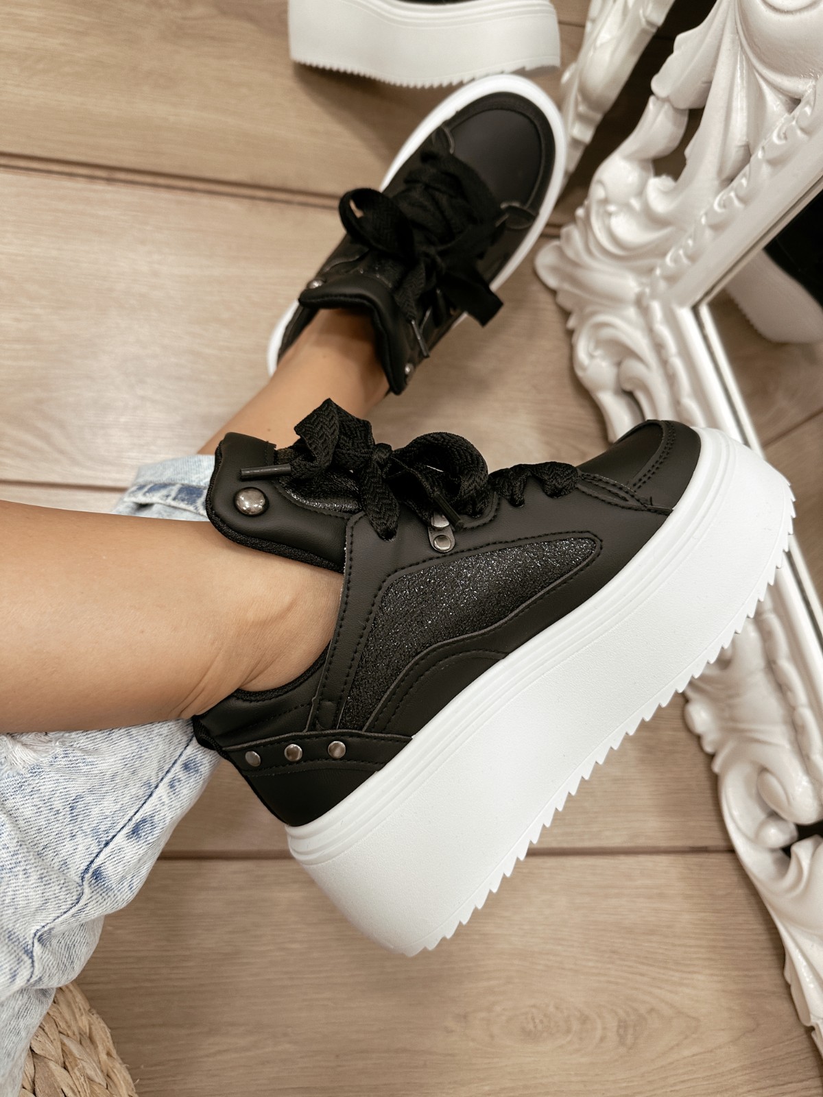 Women sneakers E559 - BLACK