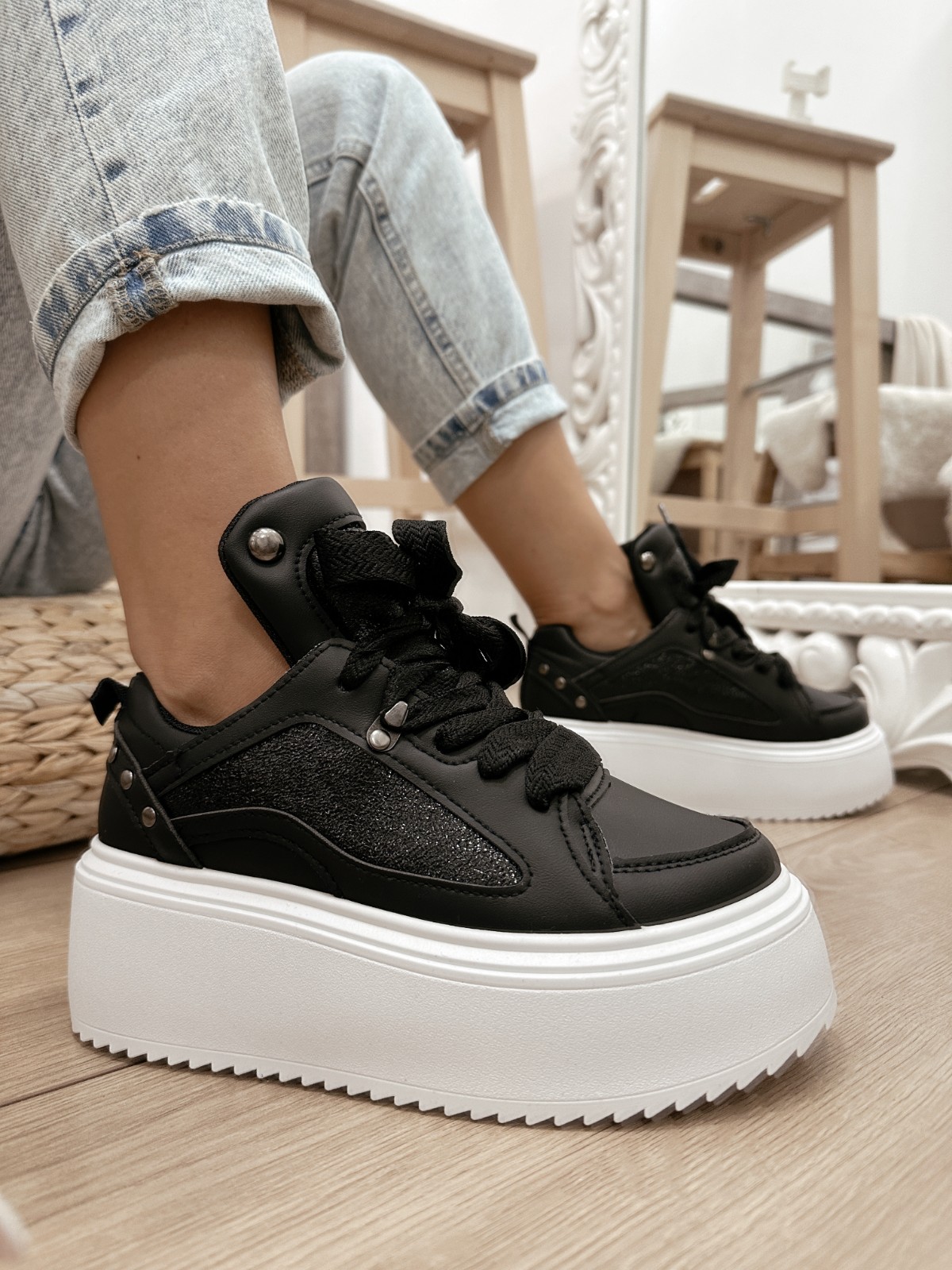 Women sneakers E559 - BLACK