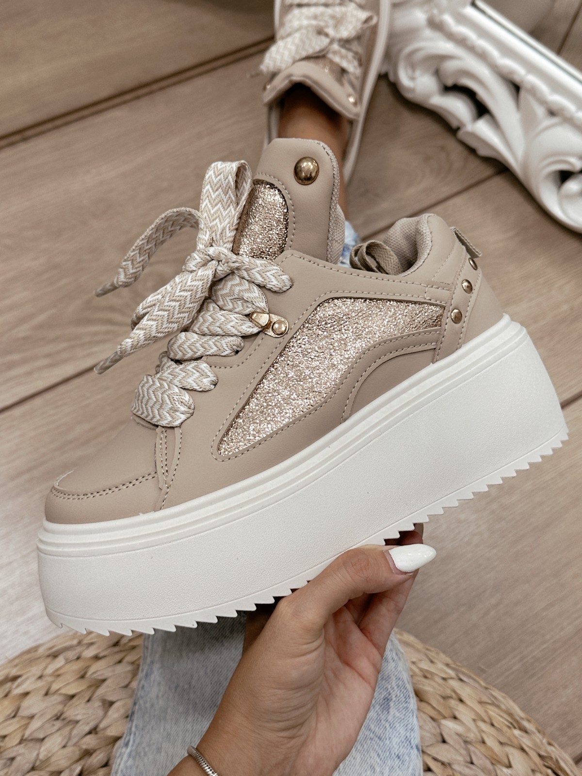 Women sneakers E559 - BEIGE