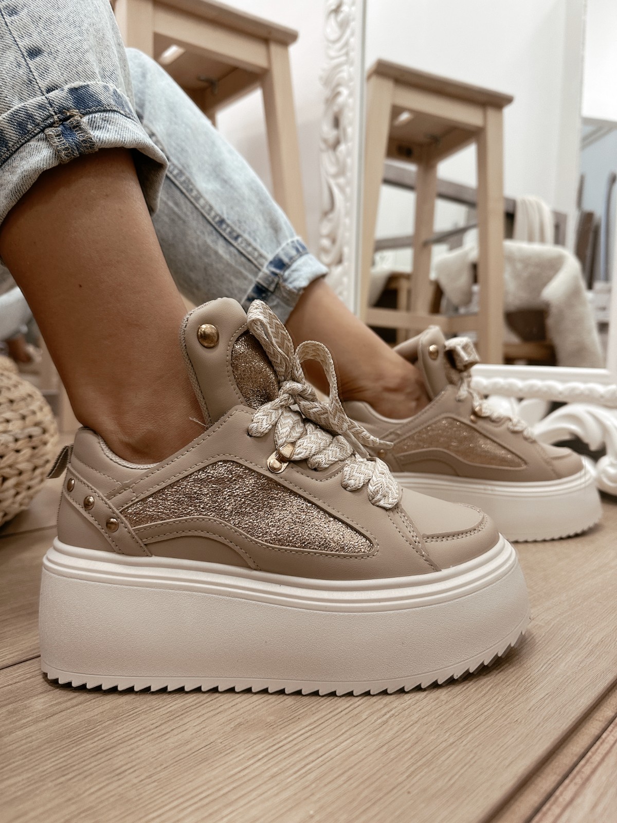 Women sneakers E559 - BEIGE