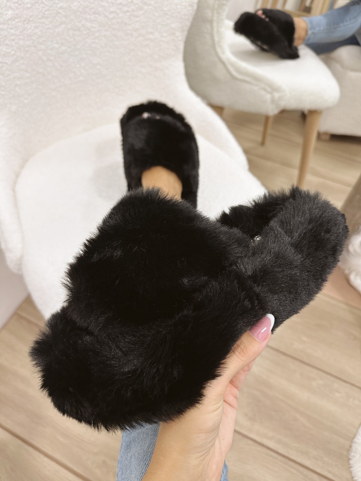 Home slippers E588 - BLACK