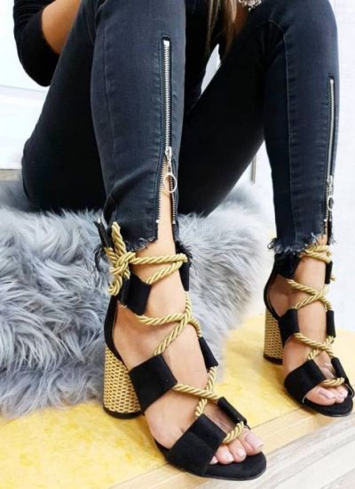 LACE UP SANDALS WITH THICK HEEL - BLACK 