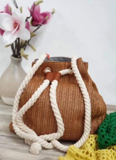 KNITTED BACKPACK WITH KNOT - CAMEL 