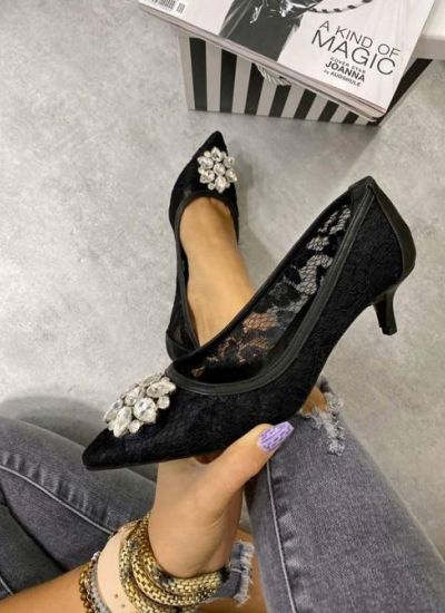 LACE STILETTO SHOES WITH BROOCH - BLACK