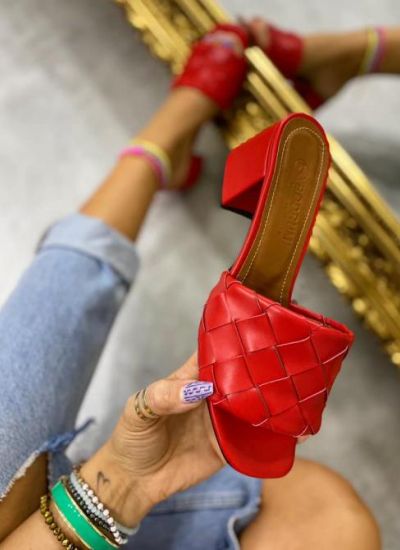 KNITTED MULES ON THICK HEEL - RED
