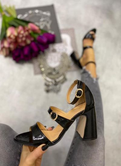 SANDALS WITH BELT AND THICK HEEL - BLACK