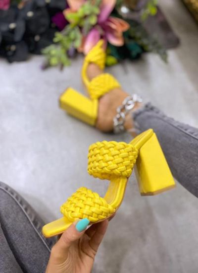 KNITTED MULES WITH BLOCK HEEL - YELLOW