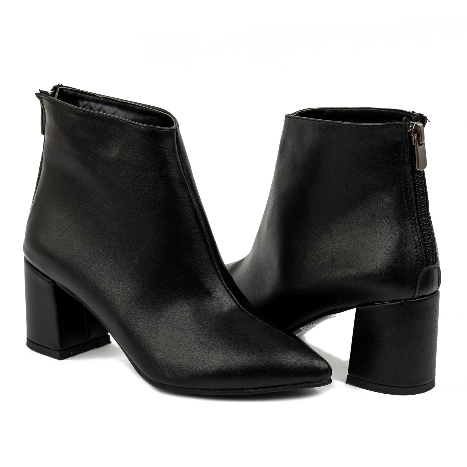SPIKE ANKLE BOOTS ON THICK HEEL - BLACK