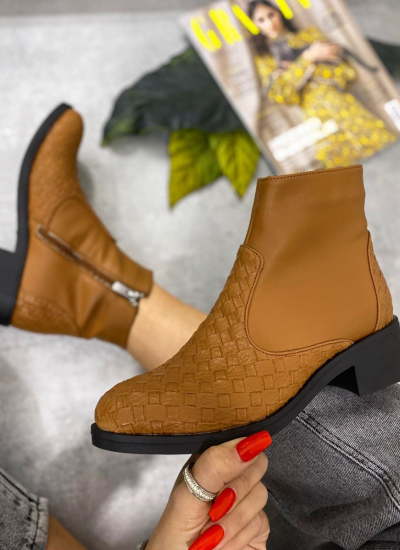 ANKLE BOOTS WITH LOW BLOCK HEEL - CAMEL