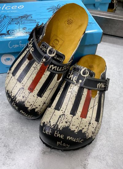 Patterned women clogs LET THE MUSIC PLAY - BLACK