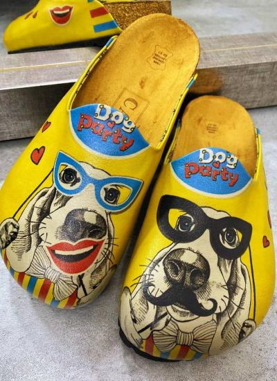 Patterned women clogs DOG PARTY - YELLOW
