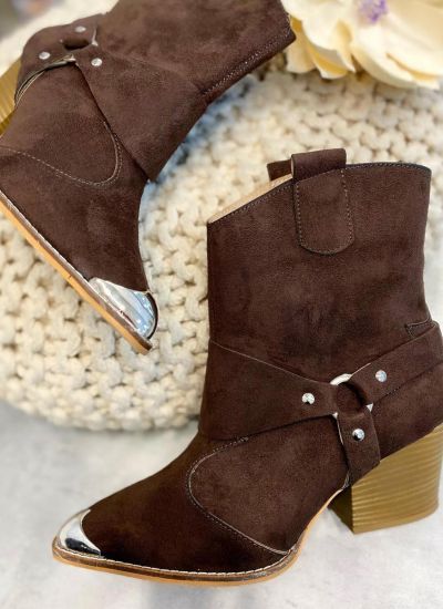 VELOUR POINTED COWGIRL BOOTS WITH THICK HEEL AND RIVETS  - BROWN