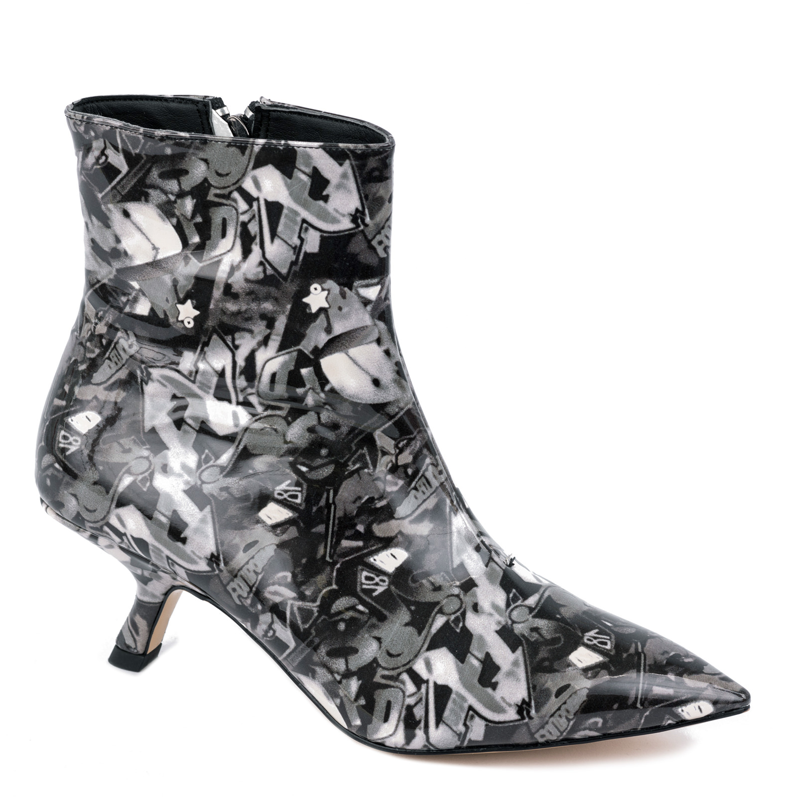 PATENT POINTED ANKLE BOOTS WITH INSCRIPTION - GRAY