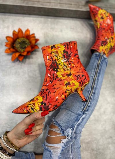 PATENT POINTED ANKLE BOOTS WITH INSCRIPTION - ORANGE