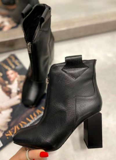 ANKLE BOOTS WITH ZIPPER AND BLOCK HEEL - BLACK