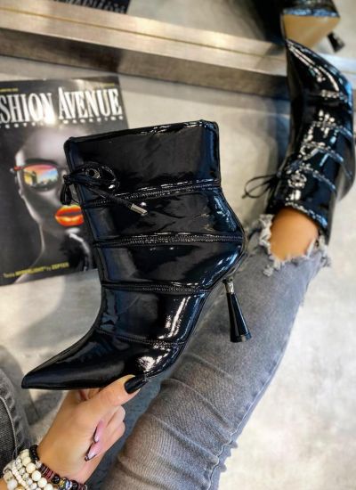 PATENT POINTED ANKLE BOOTS WITH THIN HEEL - BLACK